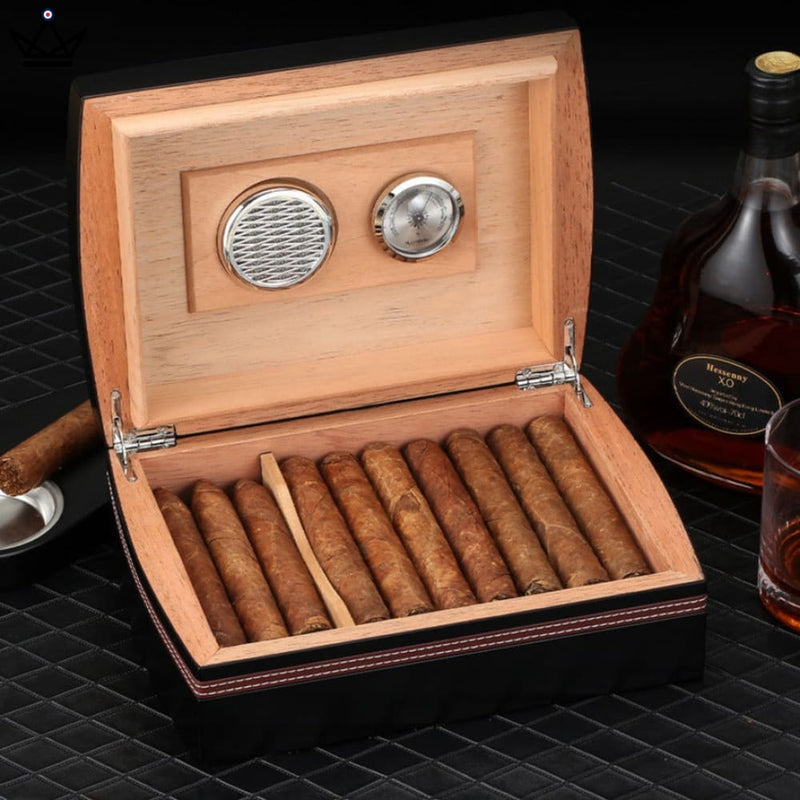 Luxury Cedar Cigar Humidor Gift Set - 30 Capacity