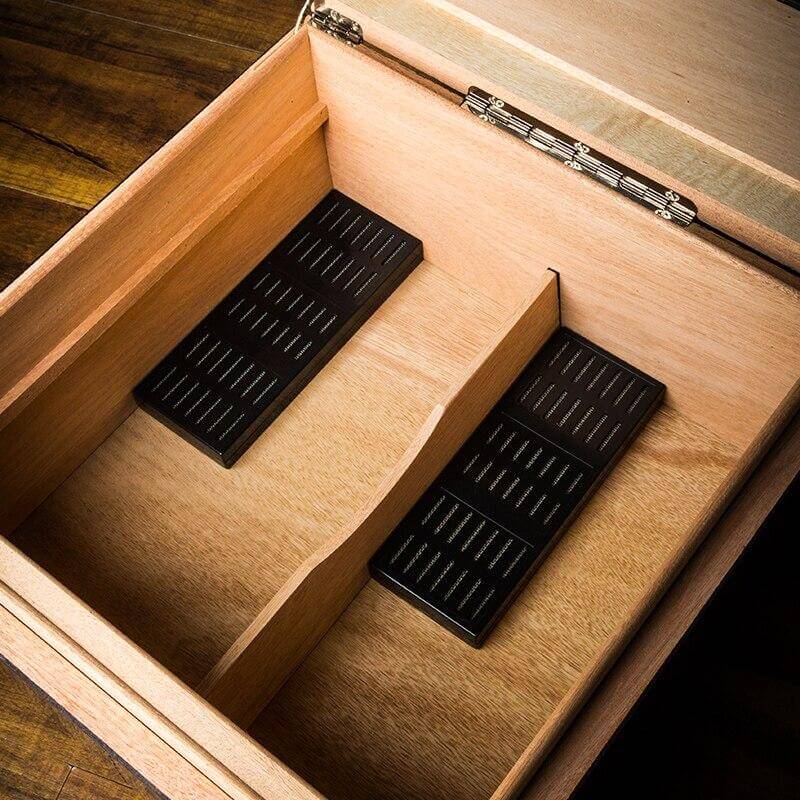 Luxury Cedar Wood Cigar Humidor with Hygrometer