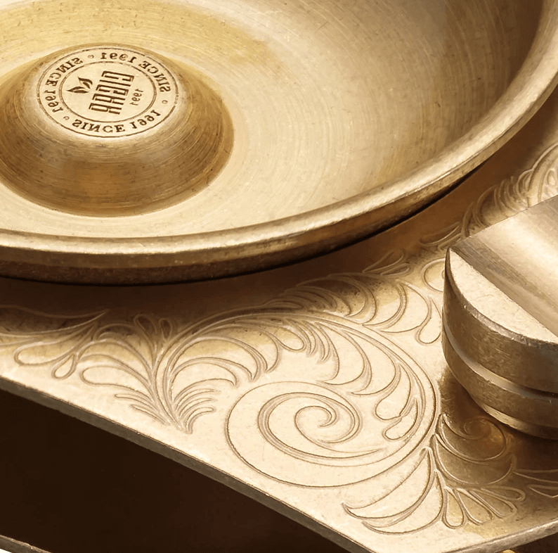 Luxury Gold Cigar Ashtray - Elegant Design